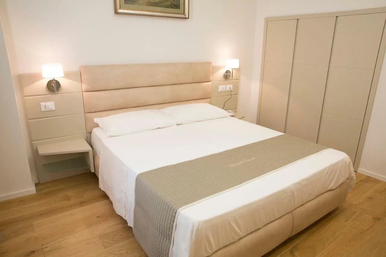 Boutique Hotel Enia 프라토 3*,